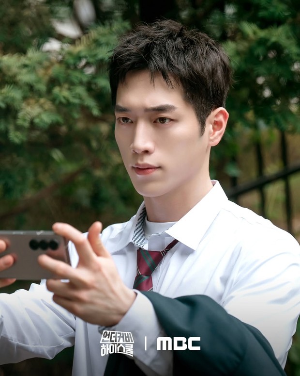Potret Seo Kang Joon dalam drama 'Undercover High School'