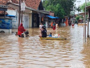 Banjir Landa 15 Desa di Cirebon Timur, Ribuan Warga Terdampak Banjir Landa 15 Desa di Cirebon Timur, Ribuan Warga Terdampak