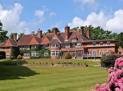 Hii... Rumah Bekas Adele Disebut Angker, 14 Tahun Gak Laku Dijual