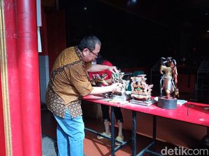 Merawat Tradisi Jelang Imlek Ala Vihara Dewi Welas Asih Cirebon