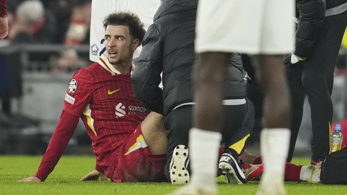Liverpool's Curtis Jones lies on the floor after being injured during the Champions League, opening phase soccer match between Liverpool and Lille at Anfield Stadium, in Liverpool, England, Tuesday, Jan.21, 2025. (AP Photo/Jon Super)