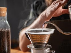 5 Perbedaan Filtered Coffee dengan Metode Seduh Lain, Rasanya Lebih Clean