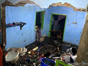 Pilu Maemunah, Rumah Hancur Diterjang Banjir Luapan Citepus