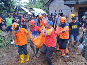 Korban Terakhir Longsor di Jombang Ditemukan Meninggal Korban Terakhir Longsor di Jombang Ditemukan Meninggal