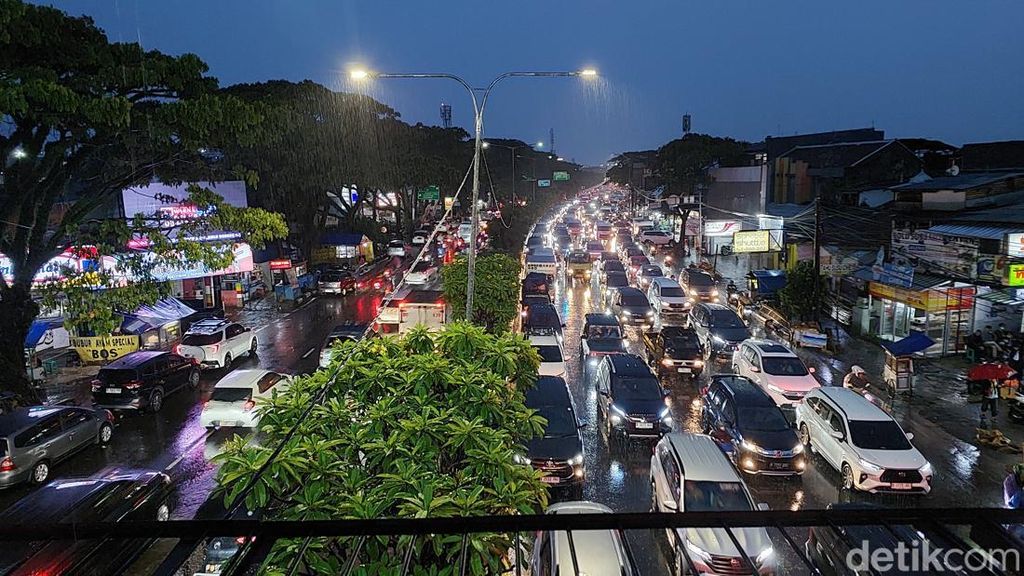 Potret Kemacetan Panjang di Jalan Pasteur Bandung Potret Kemacetan Panjang di Jalan Pasteur Bandung