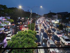 Sempat Banjir, Lalu Lintas di Pasteur Bandung Macet Sempat Banjir, Lalu Lintas di Pasteur Bandung Macet