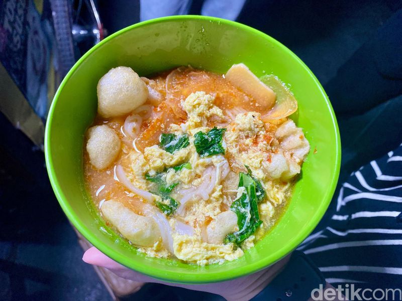 Mantap! Seblak Rp 10 Ribu dan Sate Taichan Nikmat di Seberang Mall Kuningan