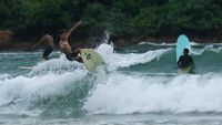 Menaklukkan Ombak di Pantai Pulau Merah Banyuwangi