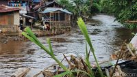 Menunggu Normalisasi Kali Ciliwung di Bukit Duri