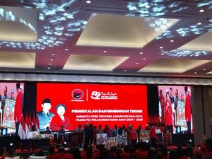 Guyonan Megawati Diberi Kado Lukisan Srikandi: Saya Disuruh Mlintheng Sopo?