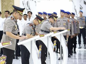 Kapolrestabes Semarang Resmi Berganti dari Kombes Irwan ke Kombes Syahduddi Kapolrestabes Semarang Resmi Berganti dari Kombes Irwan ke Kombes Syahduddi