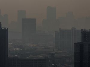 Warga Thailand Sulit Bernapas di Tengah Ngerinya Polusi, 350 Sekolah Ditutup Warga Thailand Sulit Bernapas di Tengah Ngerinya Polusi, 350 Sekolah Ditutup