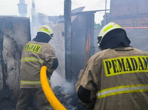 Rumah di Cakung Jaktim Kebakaran, 1 Orang Tewas Rumah di Cakung Jaktim Kebakaran, 1 Orang Tewas