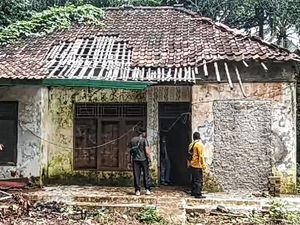 Pilu Perempuan ODGJ Sukabumi Terkurung di Rumah Reyot Pilu Perempuan ODGJ Sukabumi Terkurung di Rumah Reyot