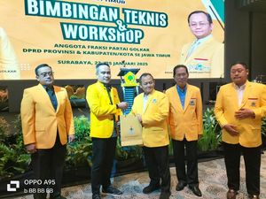 Sarmuji Minta Anggota DPRD se-Jatim Kawal Program Prabowo-Gibran Sarmuji Minta Anggota DPRD se-Jatim Kawal Program Prabowo-Gibran
