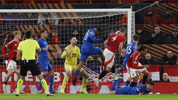Soccer Football - Europa League - Manchester United v Rangers - Old Trafford, Manchester, Britain - January 23, 2025 Manchester Uniteds Matthijs de Ligt scores a goal that was later disallowed Action Images via Reuters/Jason Cairnduff