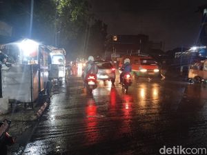 Detik-detik Air Luapan Irigasi Terjang Pagarsih Bandung Detik-detik Air Luapan Irigasi Terjang Pagarsih Bandung