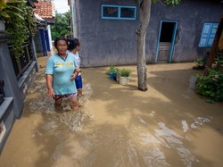 Panik Warga Indramayu Kala Air Sungai Cimanuk Lama Tiba-tiba Meluap