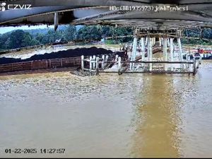 Lagi, Tiang Jembatan Tembesi Dihantam Tongkang Batu Bara Lagi, Tiang Jembatan Tembesi Dihantam Tongkang Batu Bara