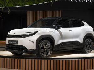 Kapan Toyota Jual Mobil Listrik Kembaran Suzuki eVitara di Indonesia? Kapan Toyota Jual Mobil Listrik Kembaran Suzuki eVitara di Indonesia?