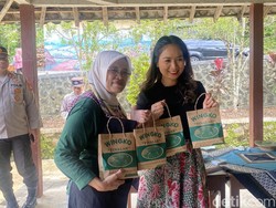 Momen Seru Wamenpar Belajar Anyam Topi di Desa Wisata Tinalah Kulon Progo