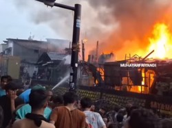 Kebakaran di Jakpus Diduga Dipicu Korsleting, 46 Warga Mengungsi