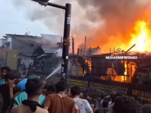 Kebakaran di Jakpus Diduga Dipicu Korsleting, 46 Warga Mengungsi Kebakaran di Jakpus Diduga Dipicu Korsleting, 46 Warga Mengungsi