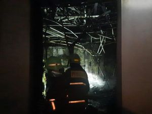 Rumah di Cilandak Jaksel Kebakaran, 40 Personel Damkar Dikerahkan