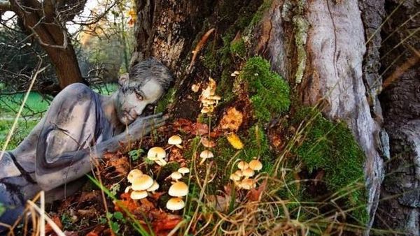 Kumpulan Foto Model Tanpa Busana yang Tak Kasatmata