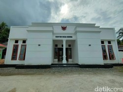 Kantor Desa Kurma di Polman Terinspirasi Istana Bogor-Dijuluki Gedung Putih