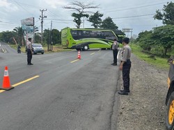 Libur Imlek, Polres Lampung Selatan Terapkan Sistem One Way di Jalur Wisata
