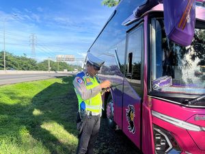 Angkutan Menuju Puncak Bogor Diuji Kelaikan, 12 Unit Bus Ditilang