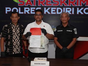 Polres Kediri Kota Tangkap Pelaku Curanmor di Desa Titik Polres Kediri Kota Tangkap Pelaku Curanmor di Desa Titik