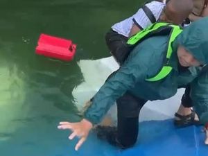 Viral Perahu Angkut Turis Nyaris Tenggelam di Danau Batur Viral Perahu Angkut Turis Nyaris Tenggelam di Danau Batur