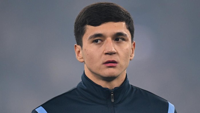  Abdukodir Khusanov of Manchester City looks on as he lines up on the pitch prior to the Premier League match between Manchester City FC and Chelsea FC at Etihad Stadium on January 25, 2025 in Manchester, England. (Photo by Michael Regan/Getty Images)