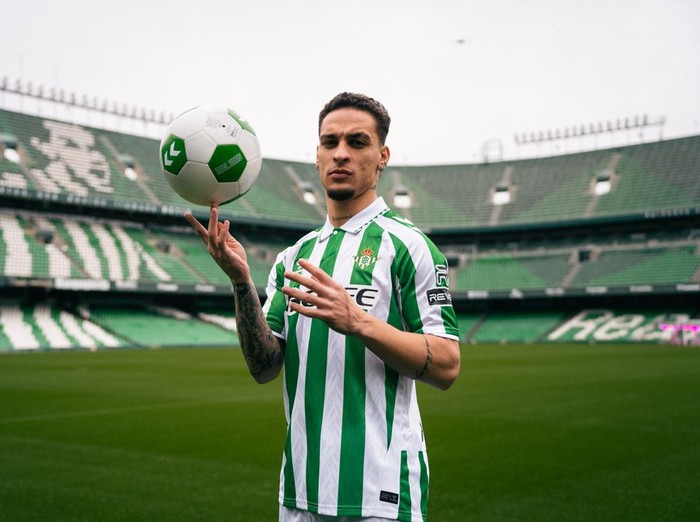 Antony dipinjamkan ke Real Betis