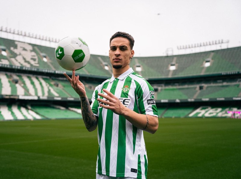 Antony dipinjamkan ke Real Betis
