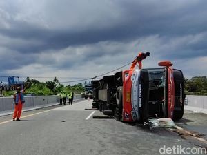 Kala Bus Rosalia Indah Terguling di Tol Boyolali Usai Senggol Agya Kala Bus Rosalia Indah Terguling di Tol Boyolali Usai Senggol Agya