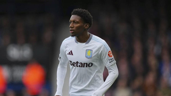 Aston Villa's Jaden Philogene runs into position during the English Premier League soccer match between Ipswich Town and Aston Villa, at Portman Road stadium in Ipswich, England, Sunday, Sept. 29, 2024. (AP Photo/Dave Shopland)