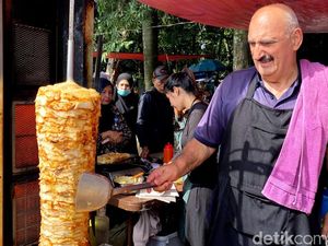 Lezatnya Kebab Turki Viral di Lapangan Tegalega Bandung Lezatnya Kebab Turki Viral di Lapangan Tegalega Bandung