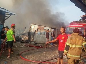 Kebakaran Pasar Induk Cepu Blora, Puluhan Kios Hangus Kebakaran Pasar Induk Cepu Blora, Puluhan Kios Hangus