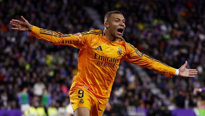 Soccer Football - LaLiga - Real Valladolid v Real Madrid - Estadio Jose Zorrilla, Valladolid, Spain - January 25, 2025 Real Madrid's Kylian Mbappe celebrates scoring their second goal REUTERS/Juan Medina