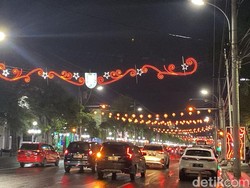875 Lampion Imlek Hiasi Jalanan Kota Semarang