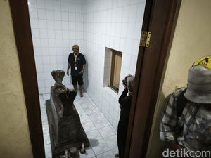Misterius! Makam Kuno dalam Rumah di Kawasan Pasar Gede Solo Misterius! Makam Kuno dalam Rumah di Kawasan Pasar Gede Solo