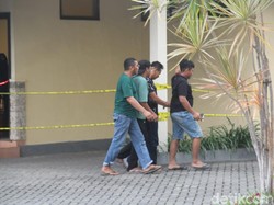 Kasus Mutilasi Uswatun Direkonstruksi di Kamar Hotel, Pelaku Dihadirkan