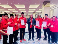 Dukung Megawati Ketum Lagi, PDIP Surabaya Serahkan Surat Cap Jempol Darah