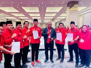Dukung Megawati Ketum Lagi, PDIP Surabaya Serahkan Surat Cap Jempol Darah Dukung Megawati Ketum Lagi, PDIP Surabaya Serahkan Surat Cap Jempol Darah