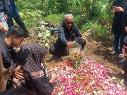Tangis Pecah di Pemakaman Osima Yukari Korban Kebakaran Glodok Plaza