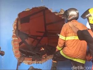 Polisi Sebut Tak Ada Korban Kebakaran Karaoke Happy Tegal Polisi Sebut Tak Ada Korban Kebakaran Karaoke Happy Tegal