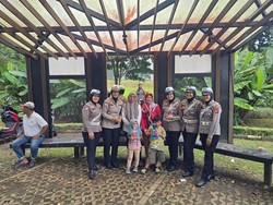 Patroli Humanis, Polwan Polresta Bogor Sapa Pengunjung Kebun Raya Bogor